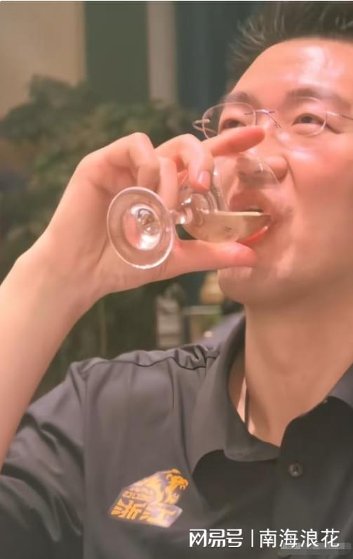 詹姆斯愿底薪加盟!超12支球队联系!