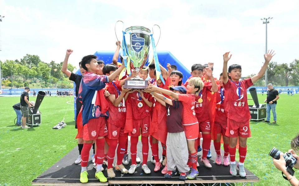 ESPN记者:皇马为琼阿梅尼标价9000万欧,今夏或出售他;邮报:曼联未来数月可能会和B费进行新合同谈判