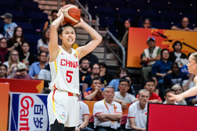 轰24+6+6！中国女篮24岁MVP后卫闪耀全锦赛：宫鲁鸣明年招她？